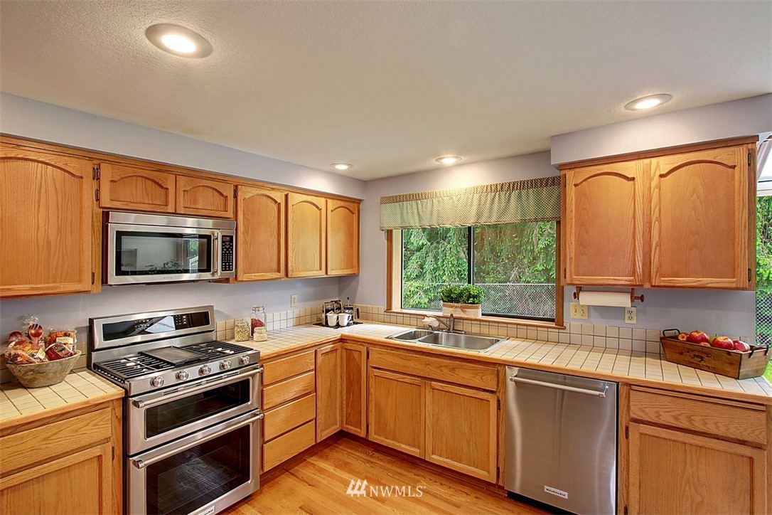 2406 241st Street Southeast Bothell, WA 98021 - Photo 5 of 22