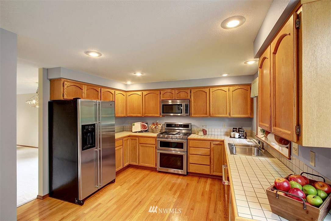 2406 241st Street Southeast Bothell, WA 98021 - Photo 6 of 22