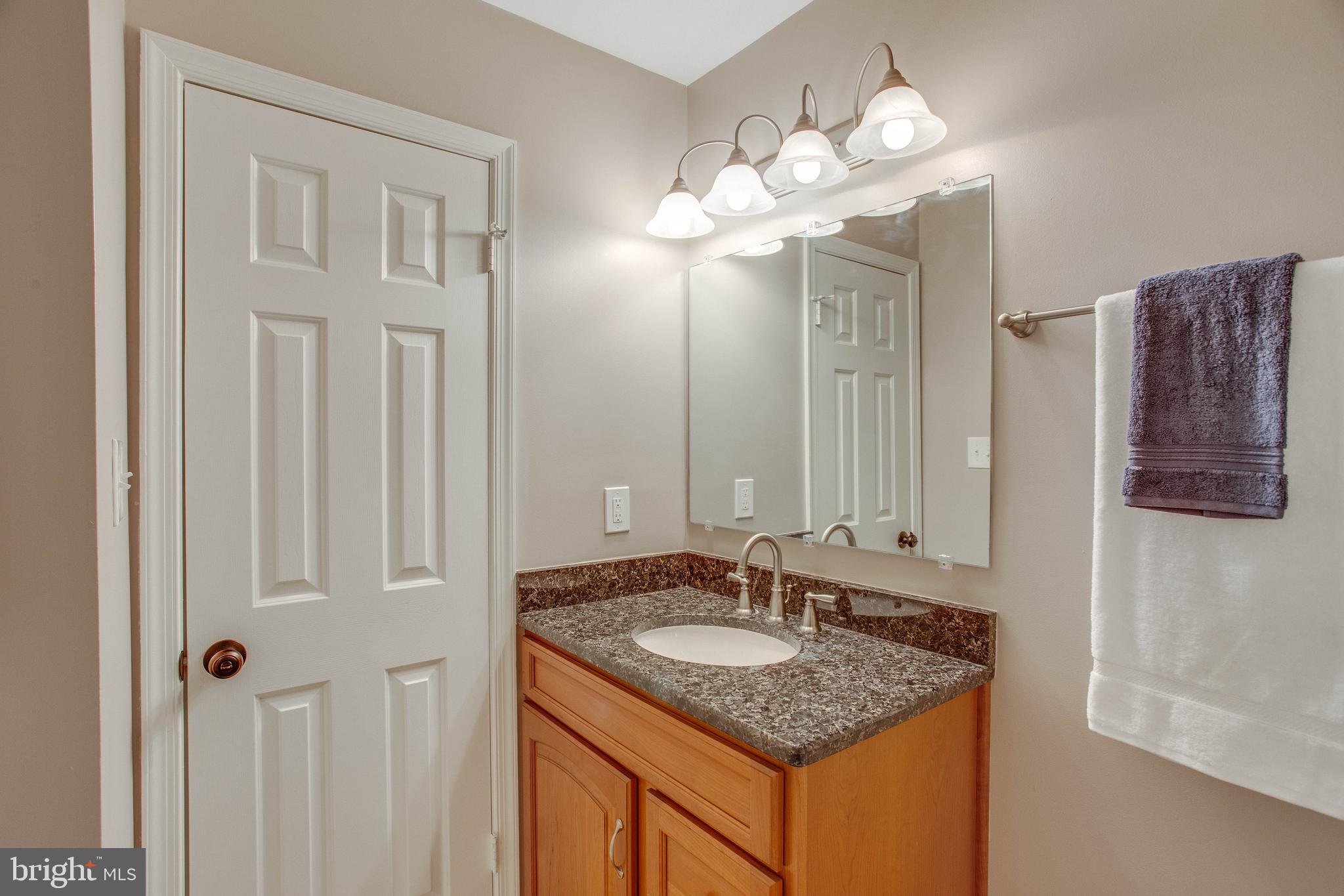 10170 Wavell Road Fairfax, VA 22032 - Photo 22 of 53 Full first floor bath for guests/gran/au pair!