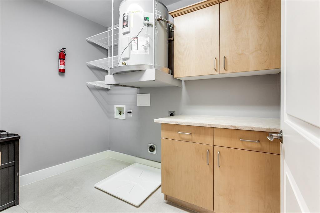 5055 Addison Circle, Unit 205 Addison, TX 75001 - Photo 11 of 24 Room for full size washer/dryer