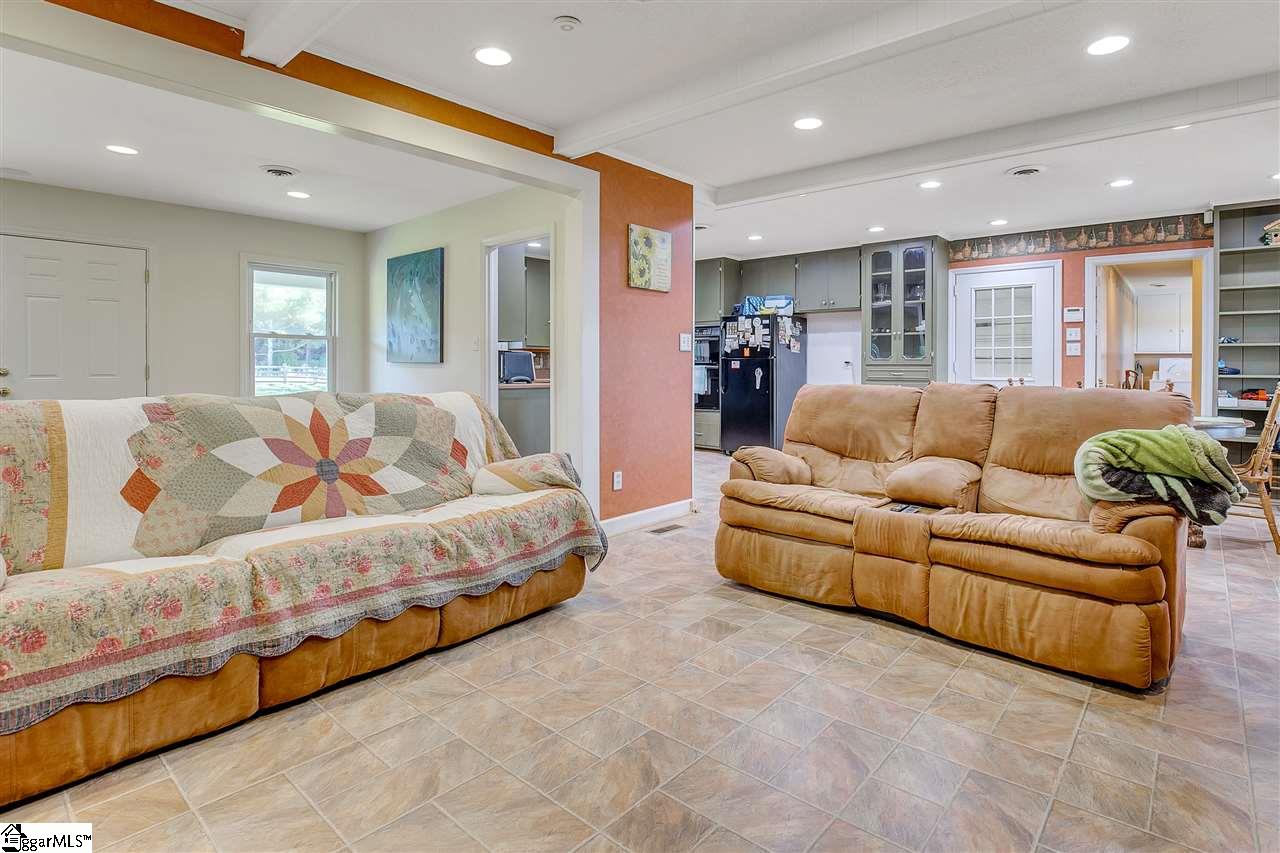 532 Martin Road Honea Path, SC 29654 - Photo 7 of 36