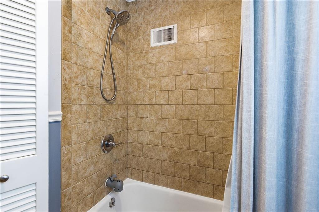 9529 Eby Street Overland Park, KS 66212 - Photo 22 of 38