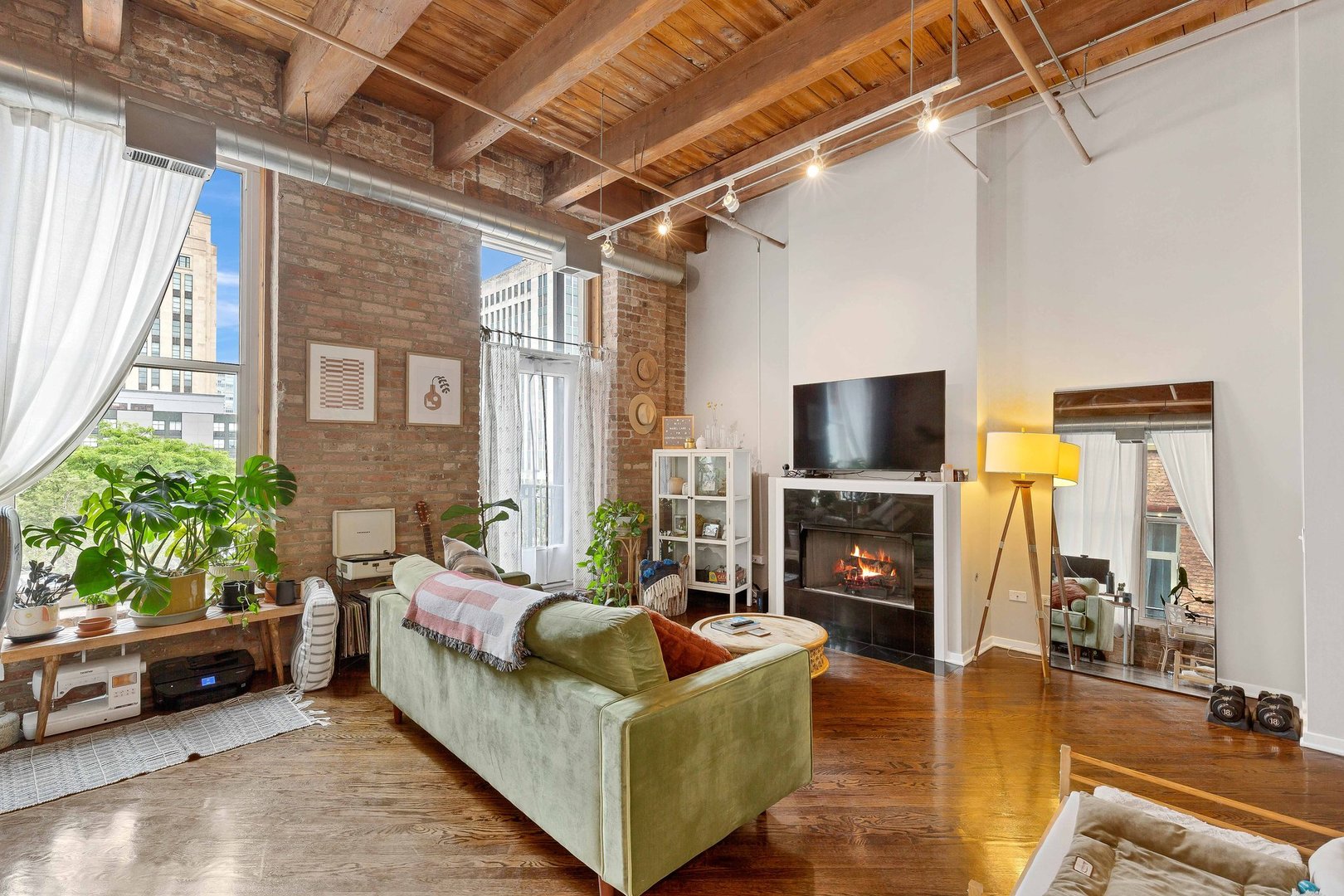 550 West Harrison Street, Unit 353 Chicago, IL 60607 - Photo 3 of 16 a living room with furniture and a flat screen tv