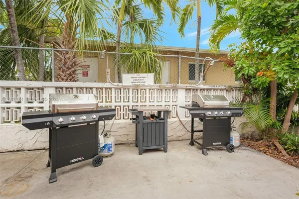 a view of a back yard of the house