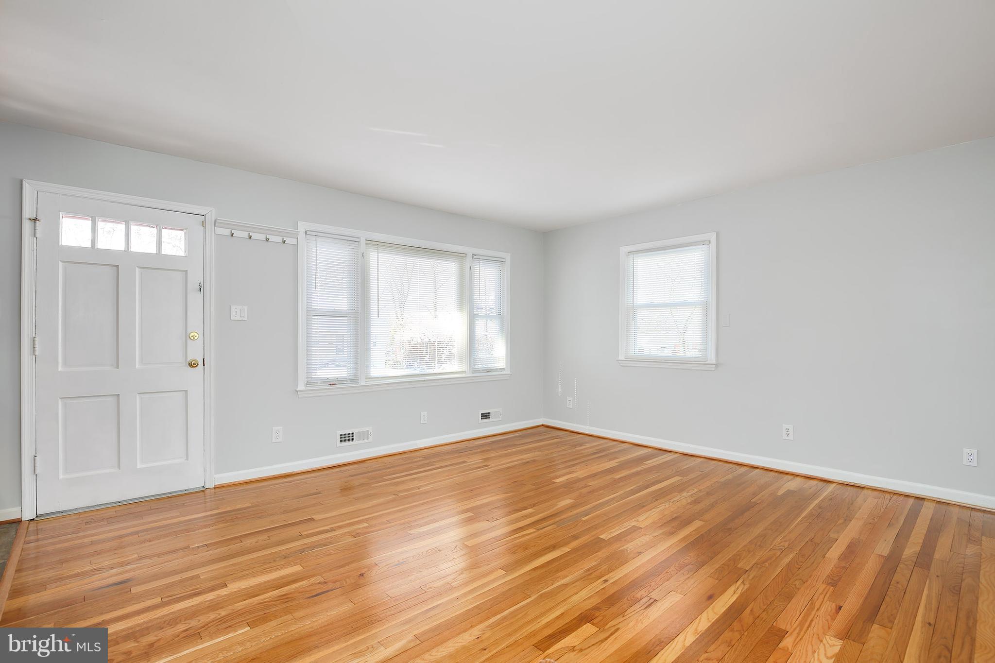 3915 Adams Drive Silver Spring, MD 20902 - Photo 9 of 24 Living Room