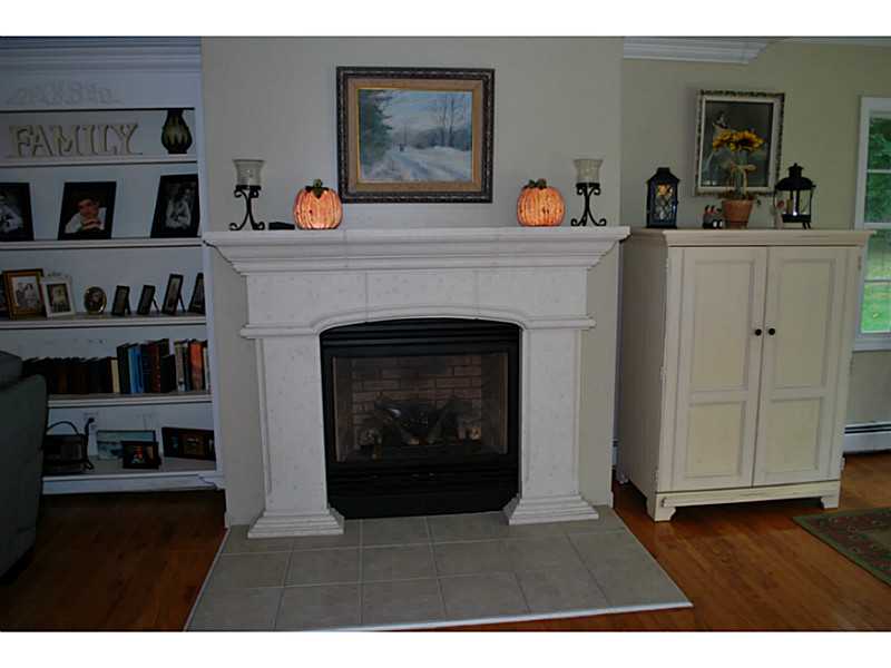 110 Williams Road Smithfield, RI 02917 - Photo 11 of 23 Living Room.