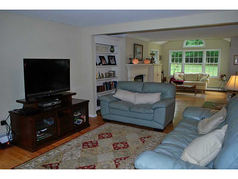 110 Williams Road Smithfield, RI 02917 - Photo 10 of 23 Living Room.