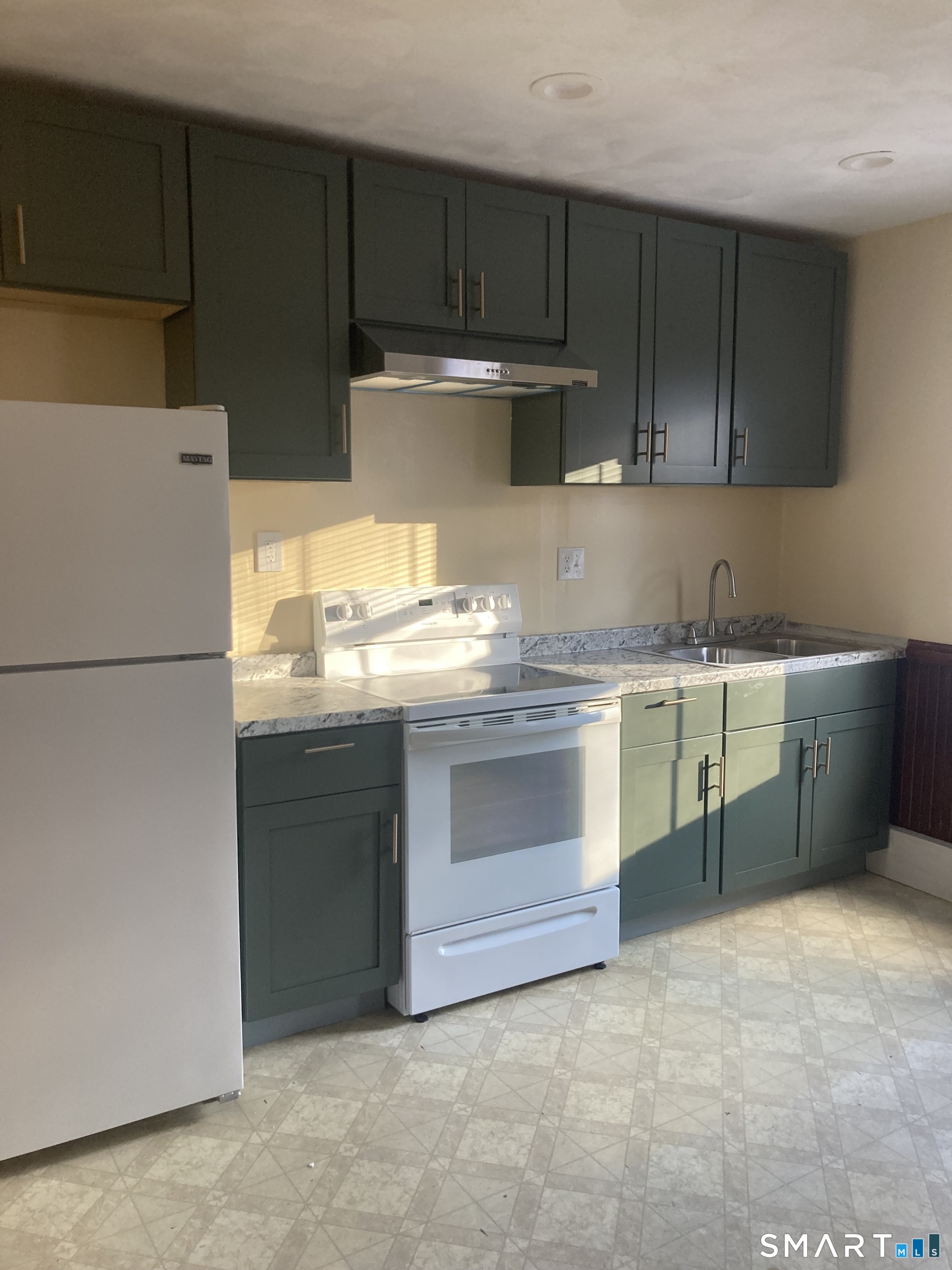 61 Main Street, Unit B Thompson, CT 06255 - Photo 6 of 20