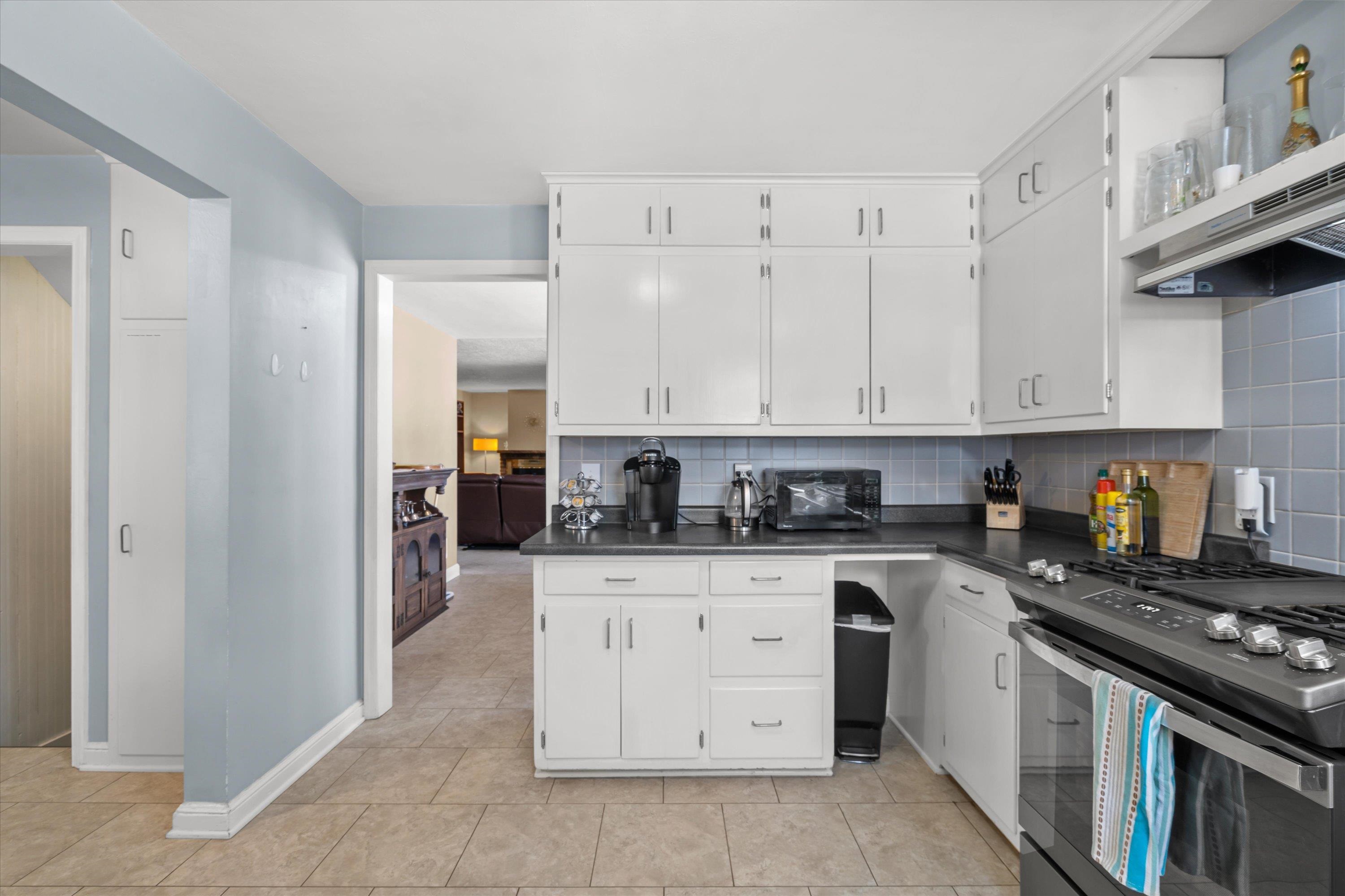 1093 Reed Street Green Bay, WI 54303 - Photo 11 of 38