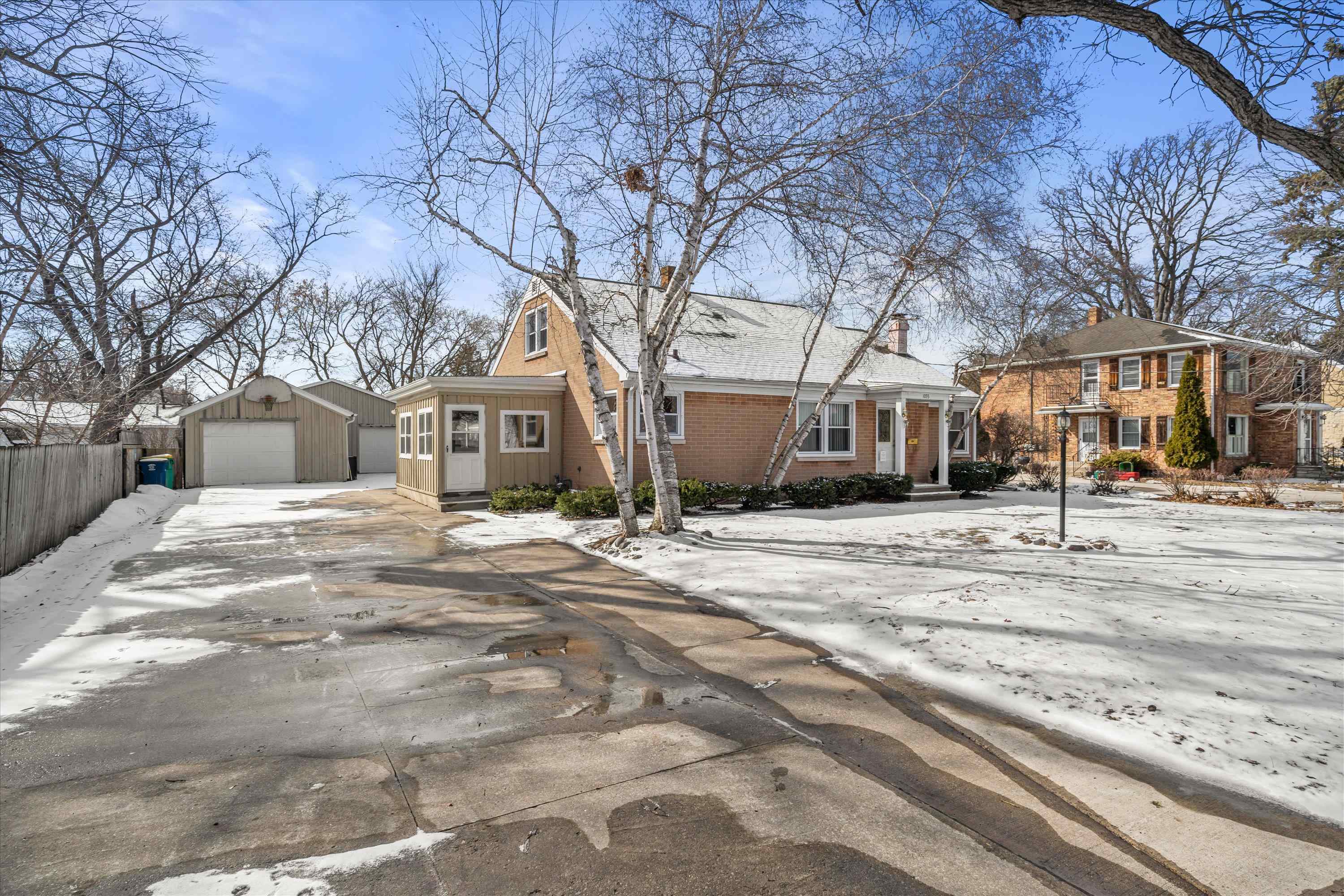 1093 Reed Street Green Bay, WI 54303 - Photo 2 of 38