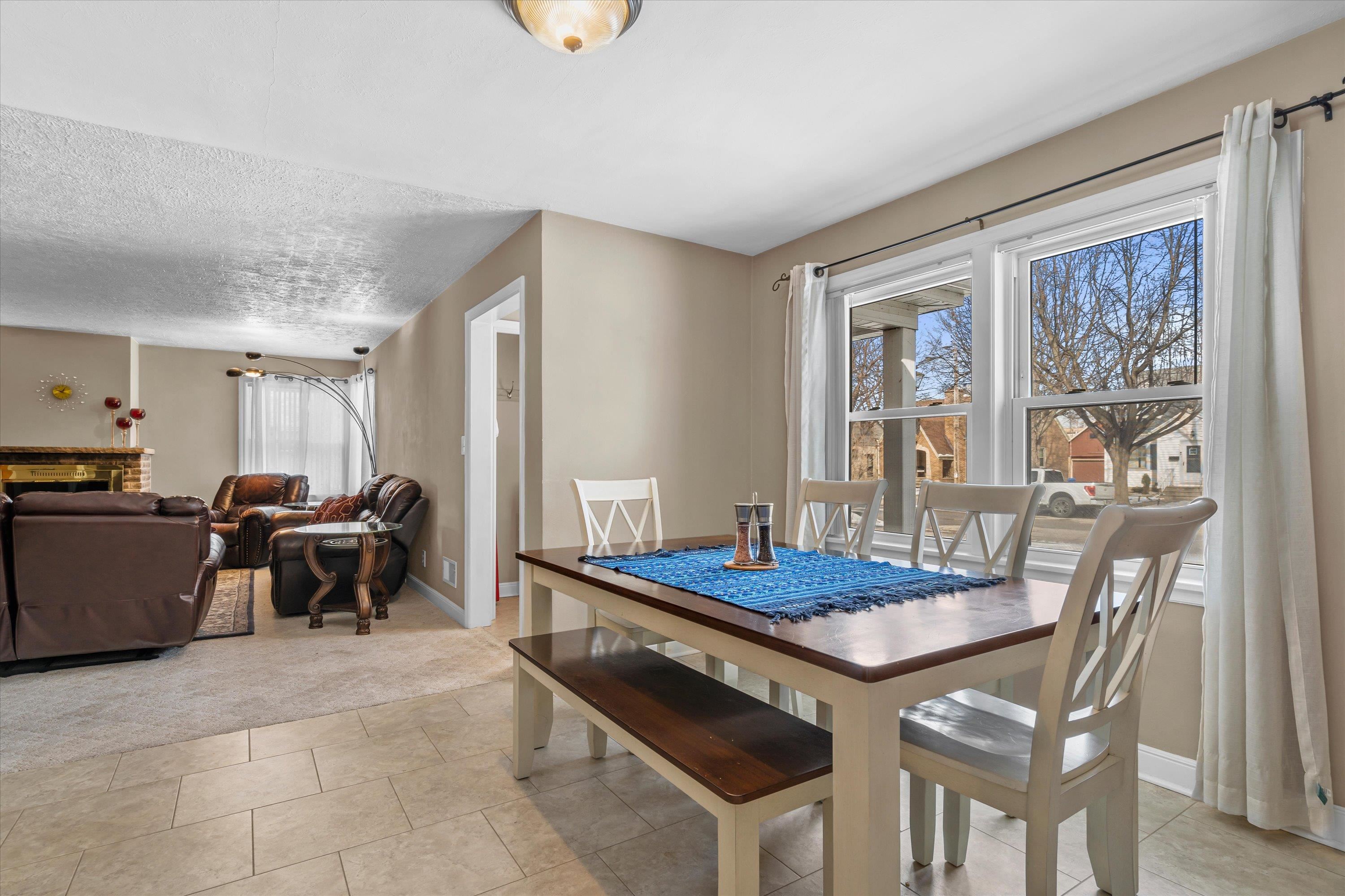 1093 Reed Street Green Bay, WI 54303 - Photo 5 of 39