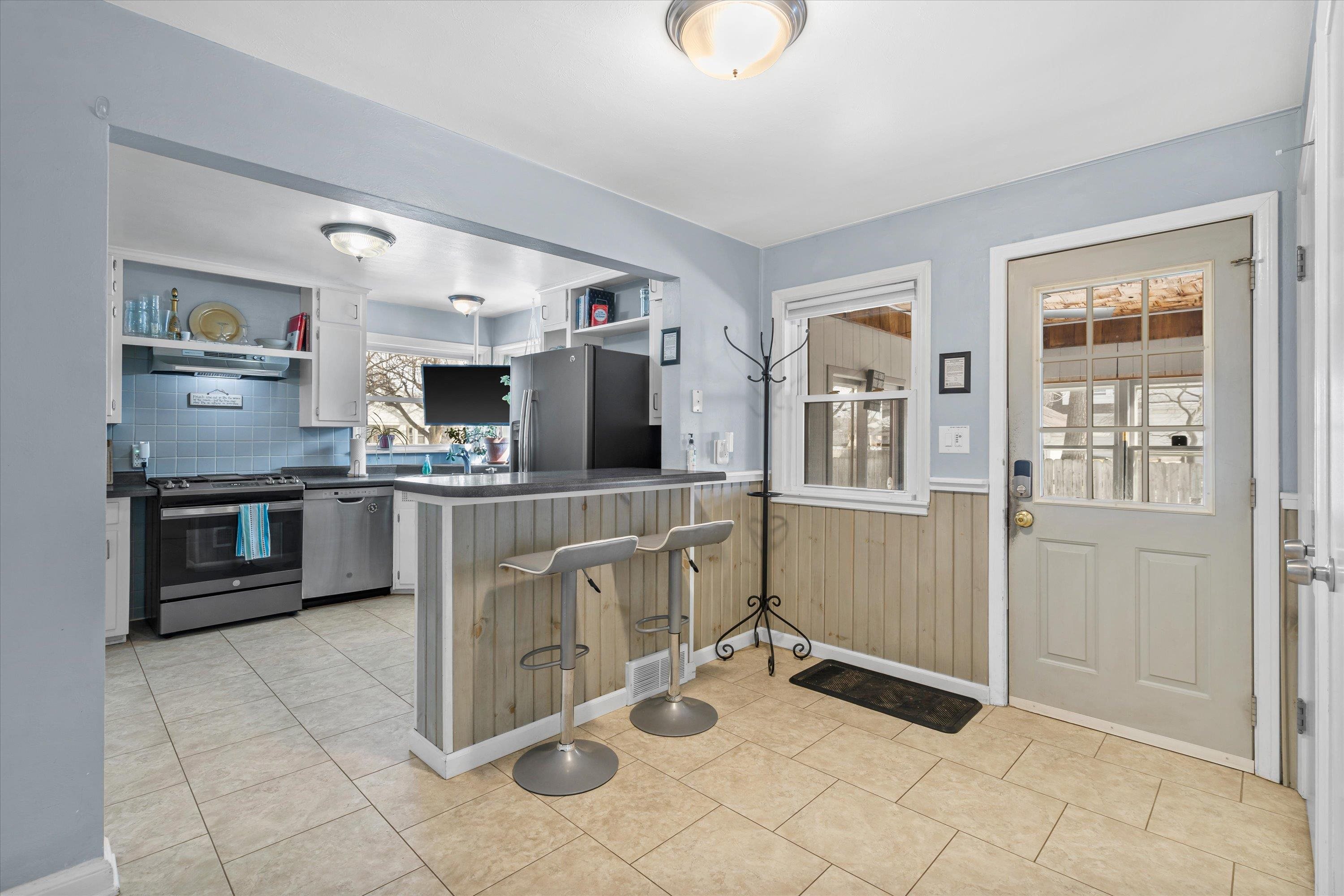 1093 Reed Street Green Bay, WI 54303 - Photo 8 of 38