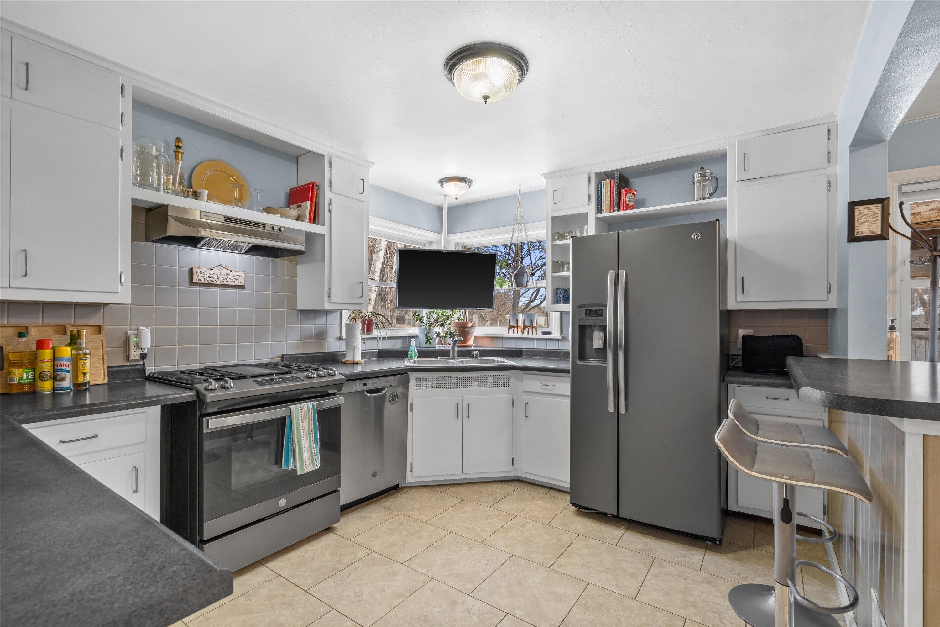 1093 Reed Street Green Bay, WI 54303 - Photo 8 of 39