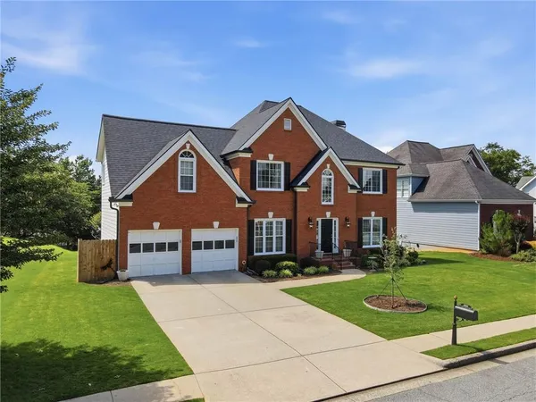 $779,000 | 200 Finsbury Park Court, Suwanee, GA 30024
