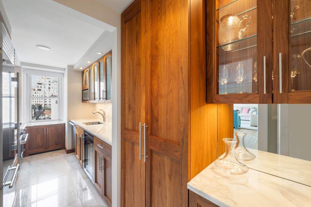 10 East 70th Street, Unit 10D Manhattan, NY 10021 - Photo 5 of 10
