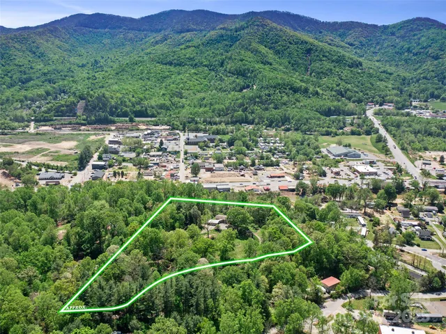 a view of a garden with an outdoor space