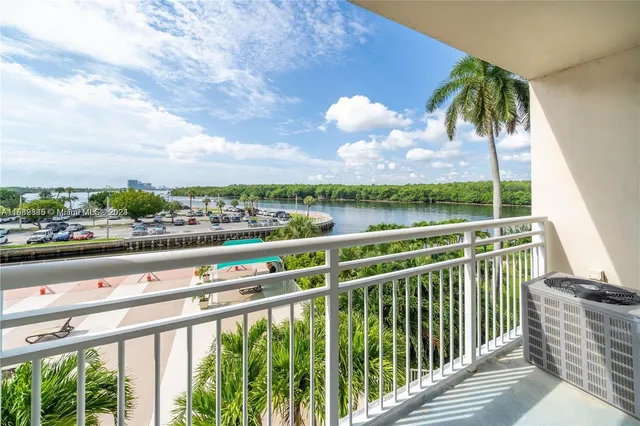 $2,800 | 400 Kings Point Drive, Unit 310, Sunny Isles Beach, FL 33160