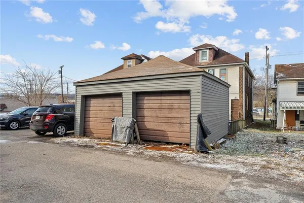 a view of a car park in front of house