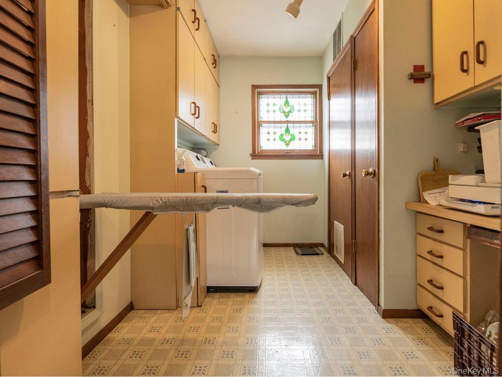 2080 Seamans Neck Road Seaford, NY 11783 - Photo 15 of 31