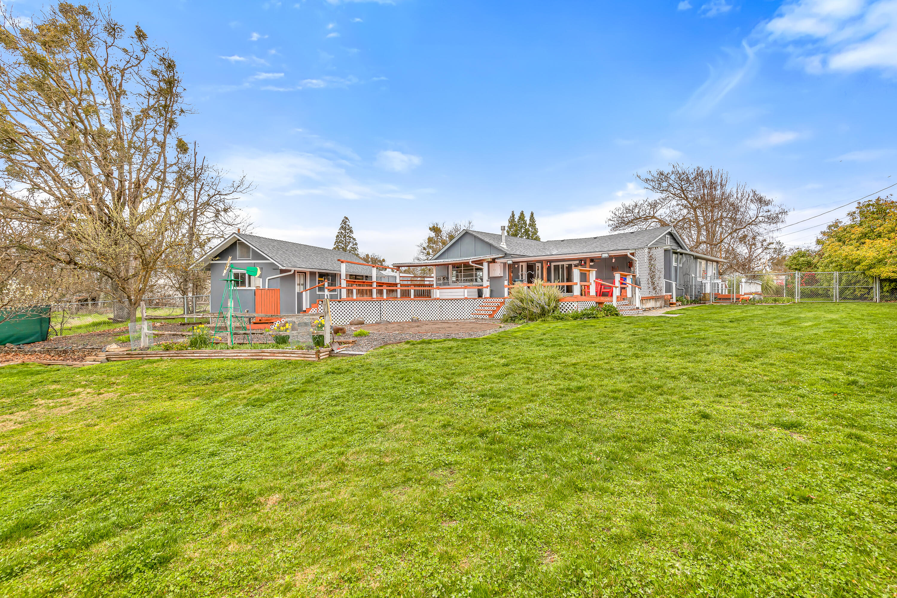 5925 Harris Road Central Point, OR 97502 - Photo 40 of 49