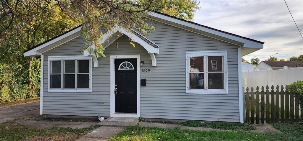 1609 East 34th Street Indianapolis, IN 46218 - Photo 1 of 21