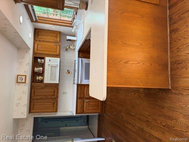 5135 Iron Gate Road Bloomfield Hills, MI 48304 - Photo 9 of 18