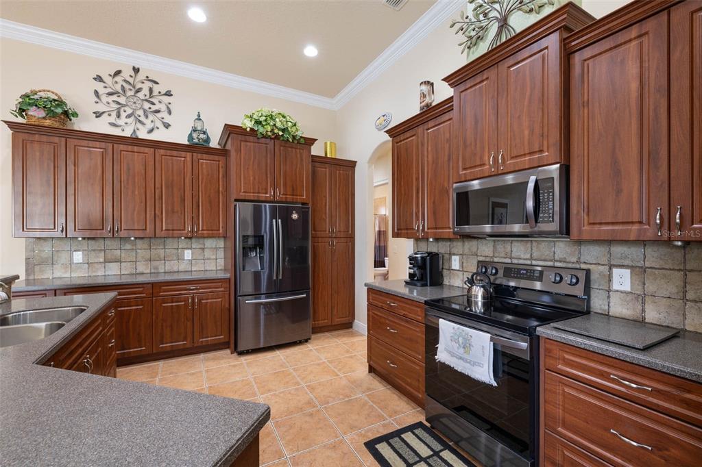 8308 Mobile Circle Weeki Wachee, FL 34613 - Photo 10 of 61