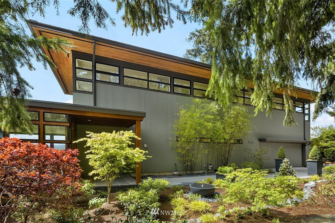 7449 West Mercer Way Mercer Island, WA 98040 - Photo 2 of 25