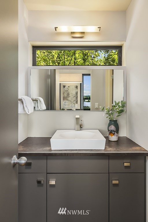 7449 West Mercer Way Mercer Island, WA 98040 - Photo 12 of 25