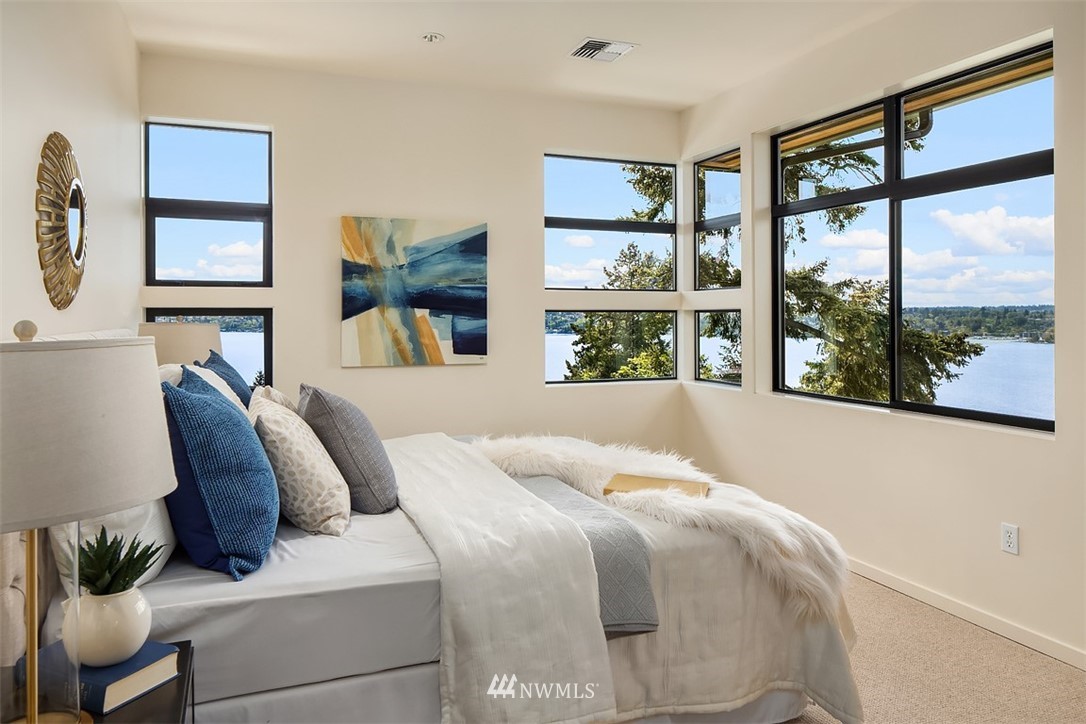 7449 West Mercer Way Mercer Island, WA 98040 - Photo 15 of 25