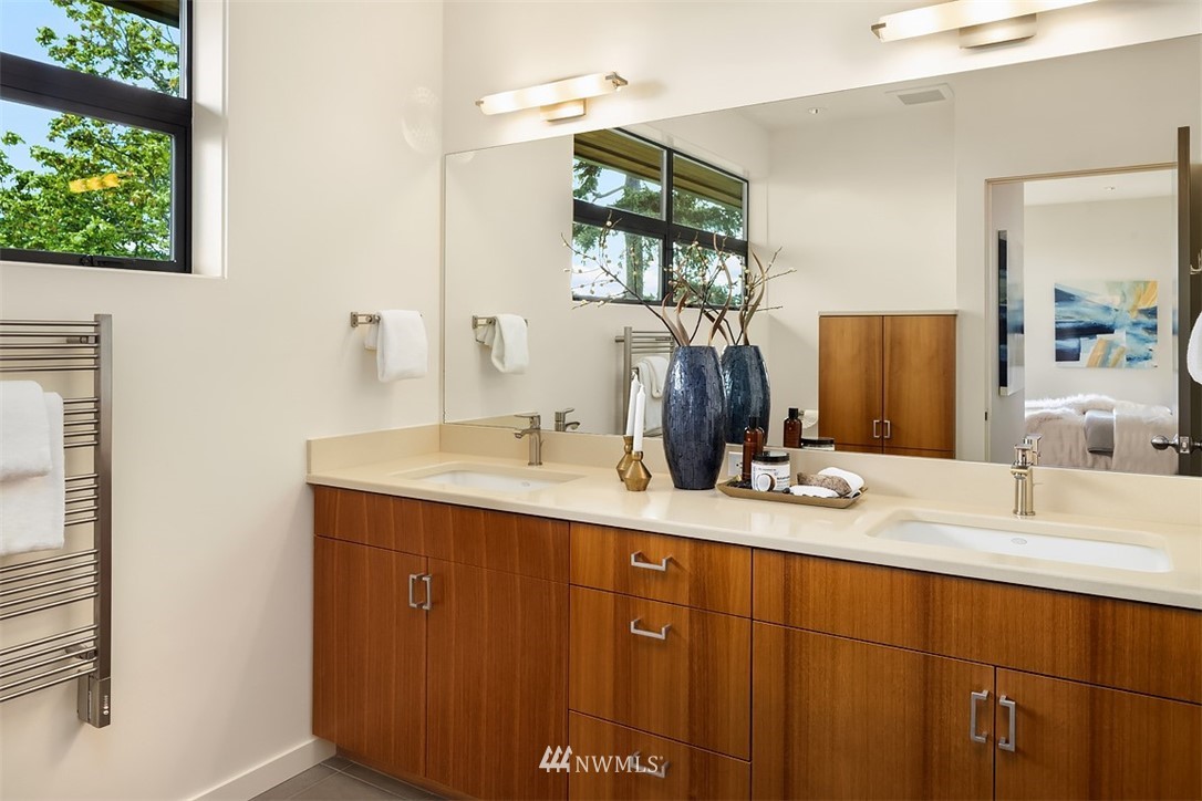 7449 West Mercer Way Mercer Island, WA 98040 - Photo 16 of 25