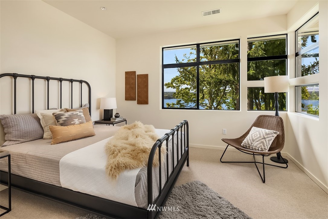 7449 West Mercer Way Mercer Island, WA 98040 - Photo 19 of 25