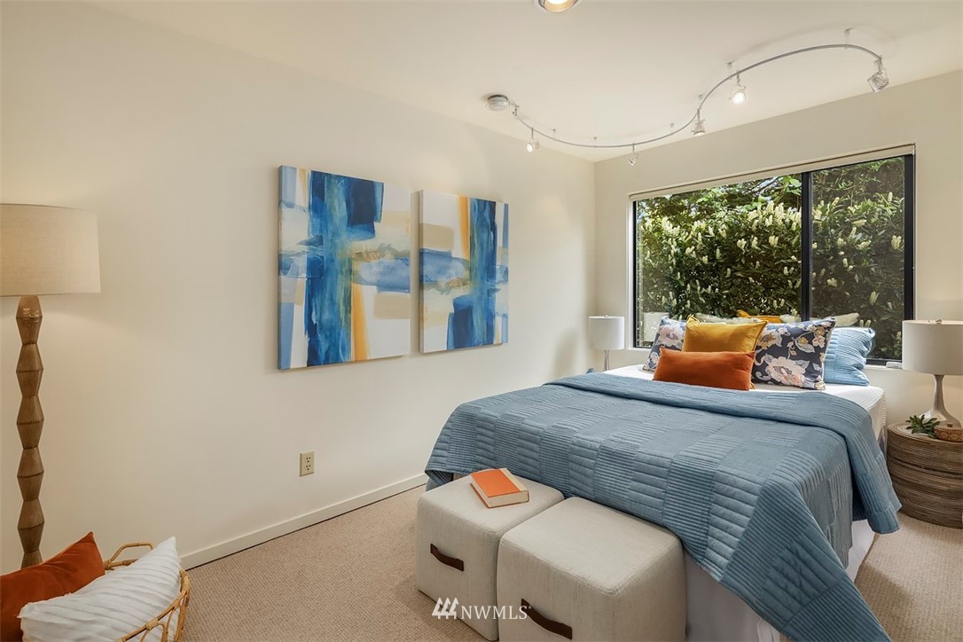 7449 West Mercer Way Mercer Island, WA 98040 - Photo 22 of 25