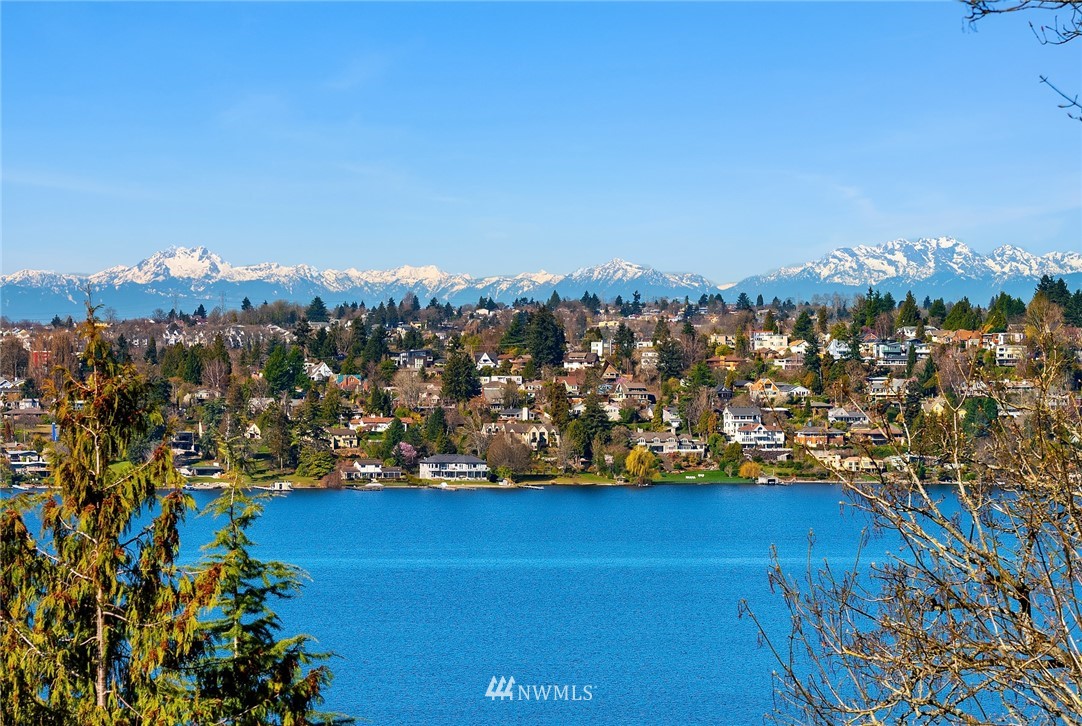 7449 West Mercer Way Mercer Island, WA 98040 - Photo 23 of 25