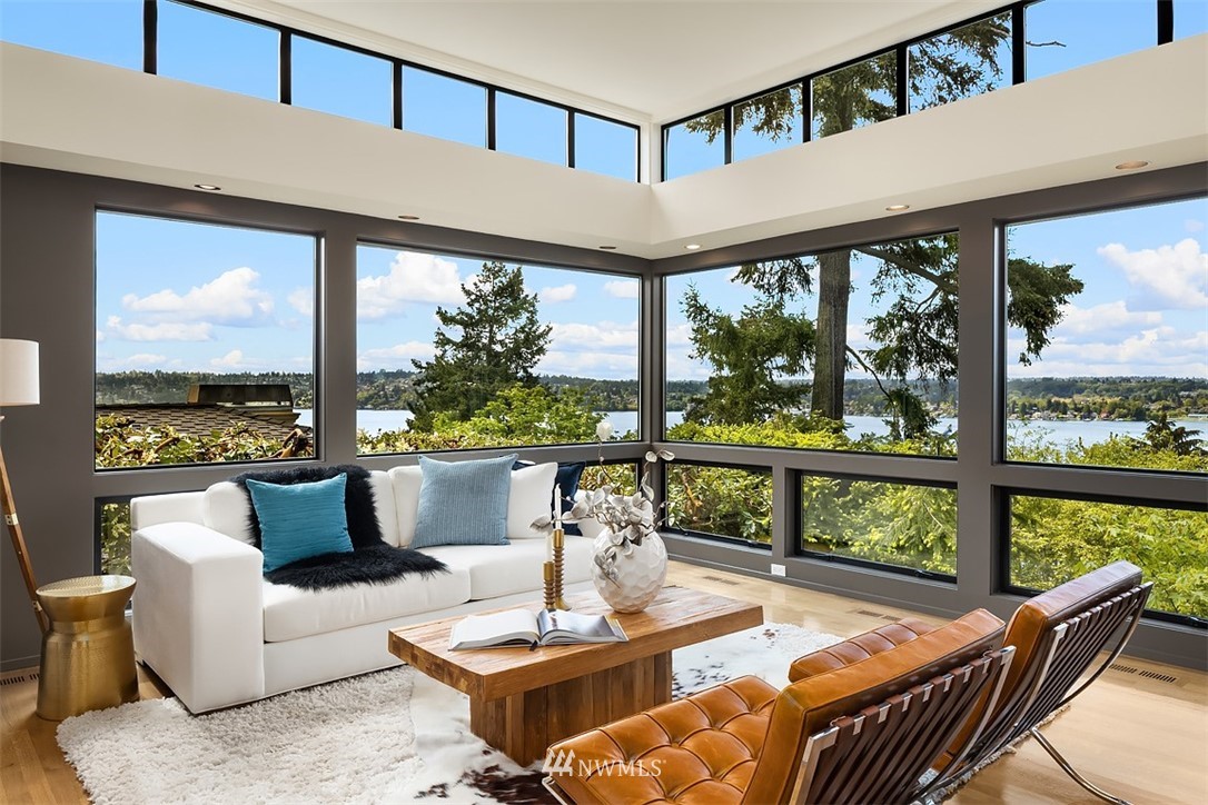 7449 West Mercer Way Mercer Island, WA 98040 - Photo 4 of 25