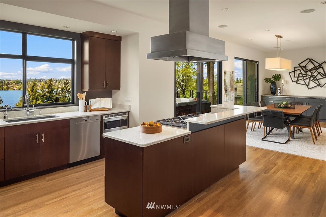 7449 West Mercer Way Mercer Island, WA 98040 - Photo 8 of 25