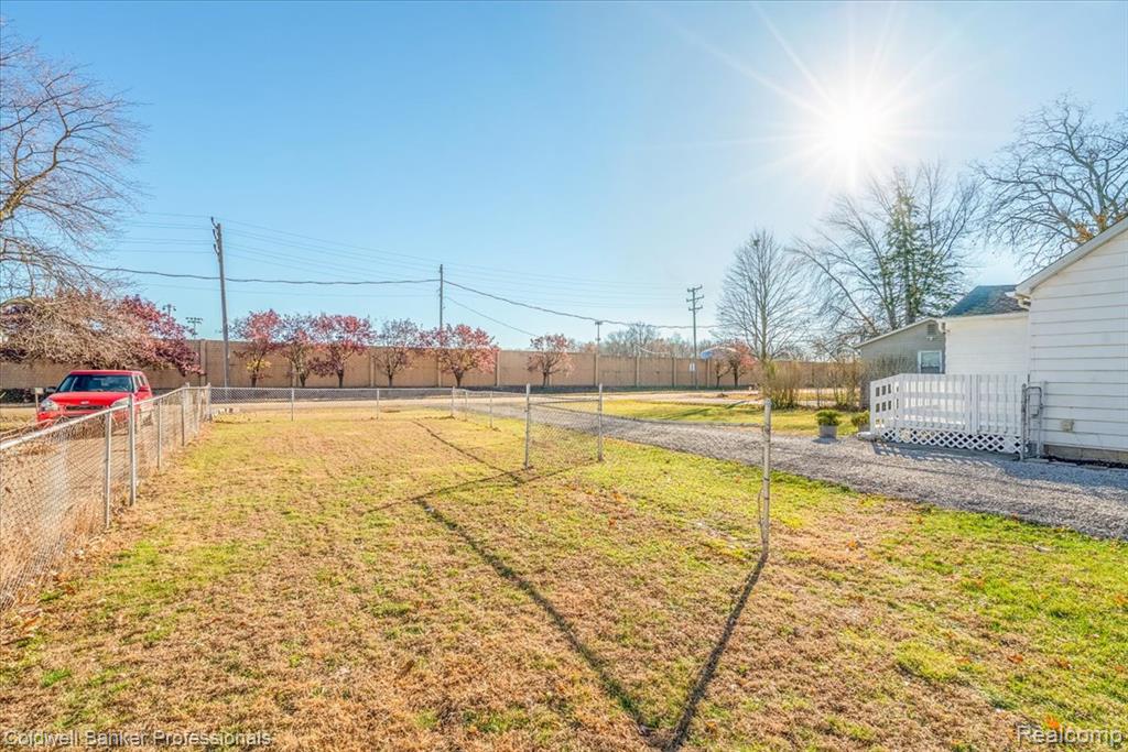 4510 South John Hix Road Wayne, MI 48184 - Photo 4 of 18 Gallery Image 4