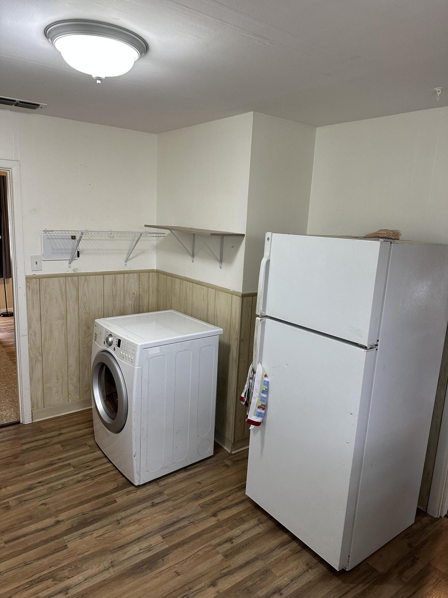 1907 38th Street Lubbock, TX 79412 - Photo 15 of 36 a utility room with dryer and washer