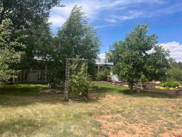 a view of a barn in the middle of a yard