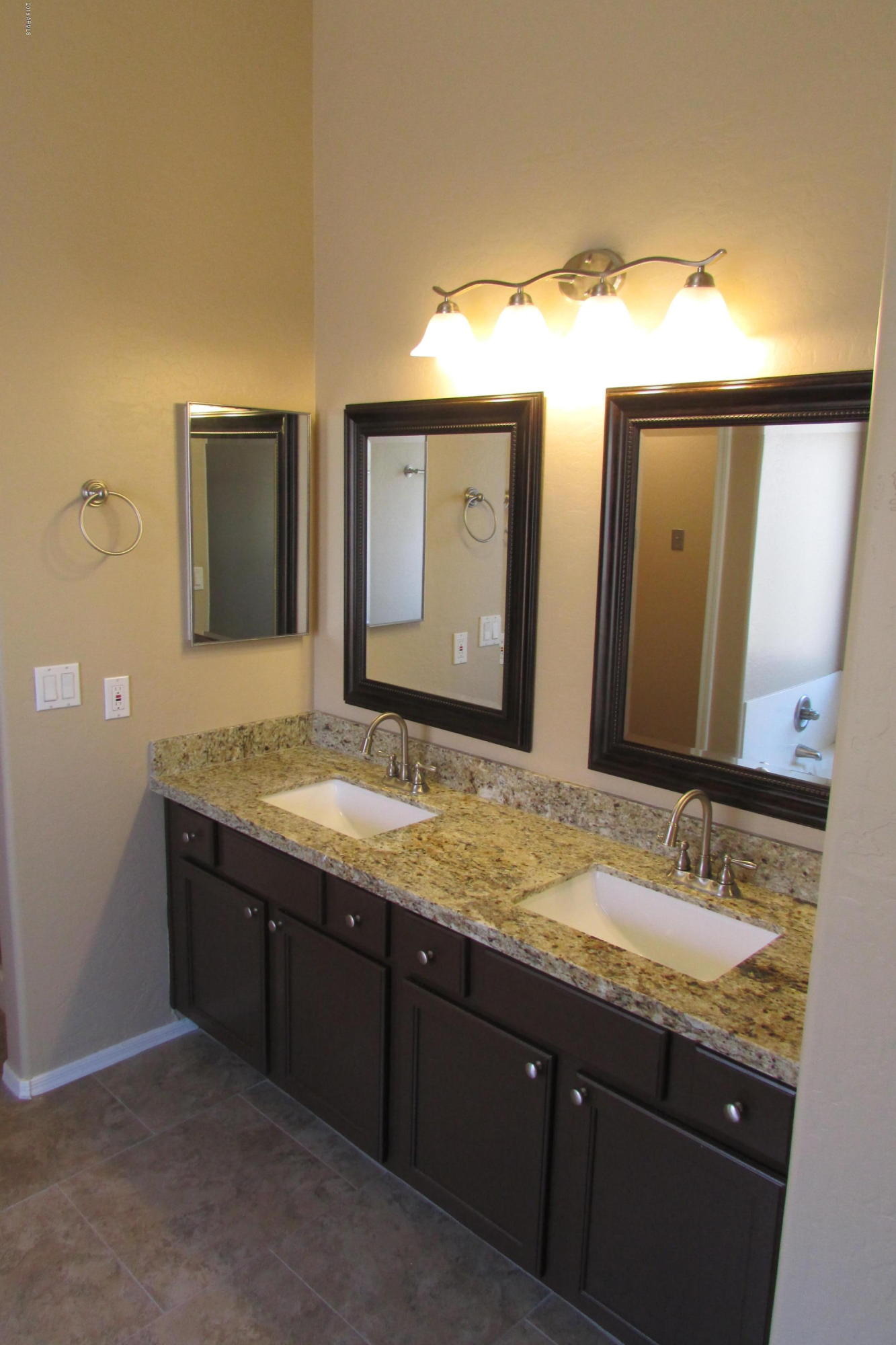 716 East Ranch Road Gilbert, AZ 85296 - Photo 16 of 22 a bathroom with double vanity and a mirror