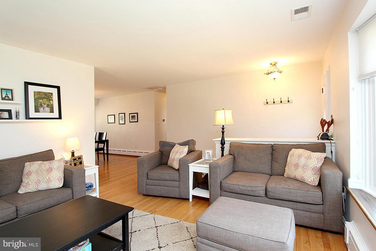 1228 Tanley Road Silver Spring, MD 20904 - Photo 8 of 30 Living Room