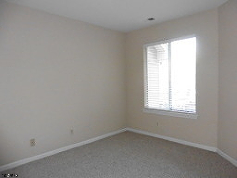 23 Morgan Court, Unit 23 Bedminster, NJ 07921 - Photo 9 of 18