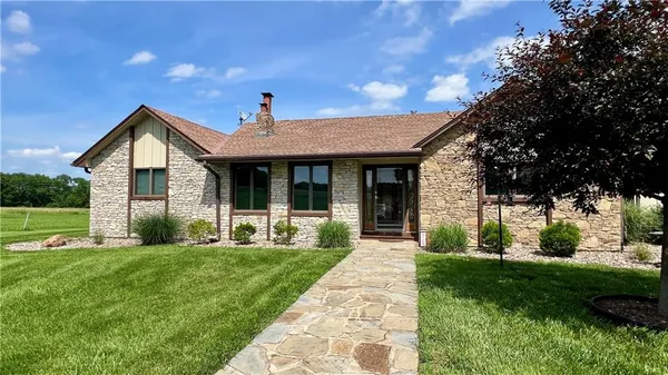 $775,000 | 33421 McClellen Road, Drexel, MO 64742