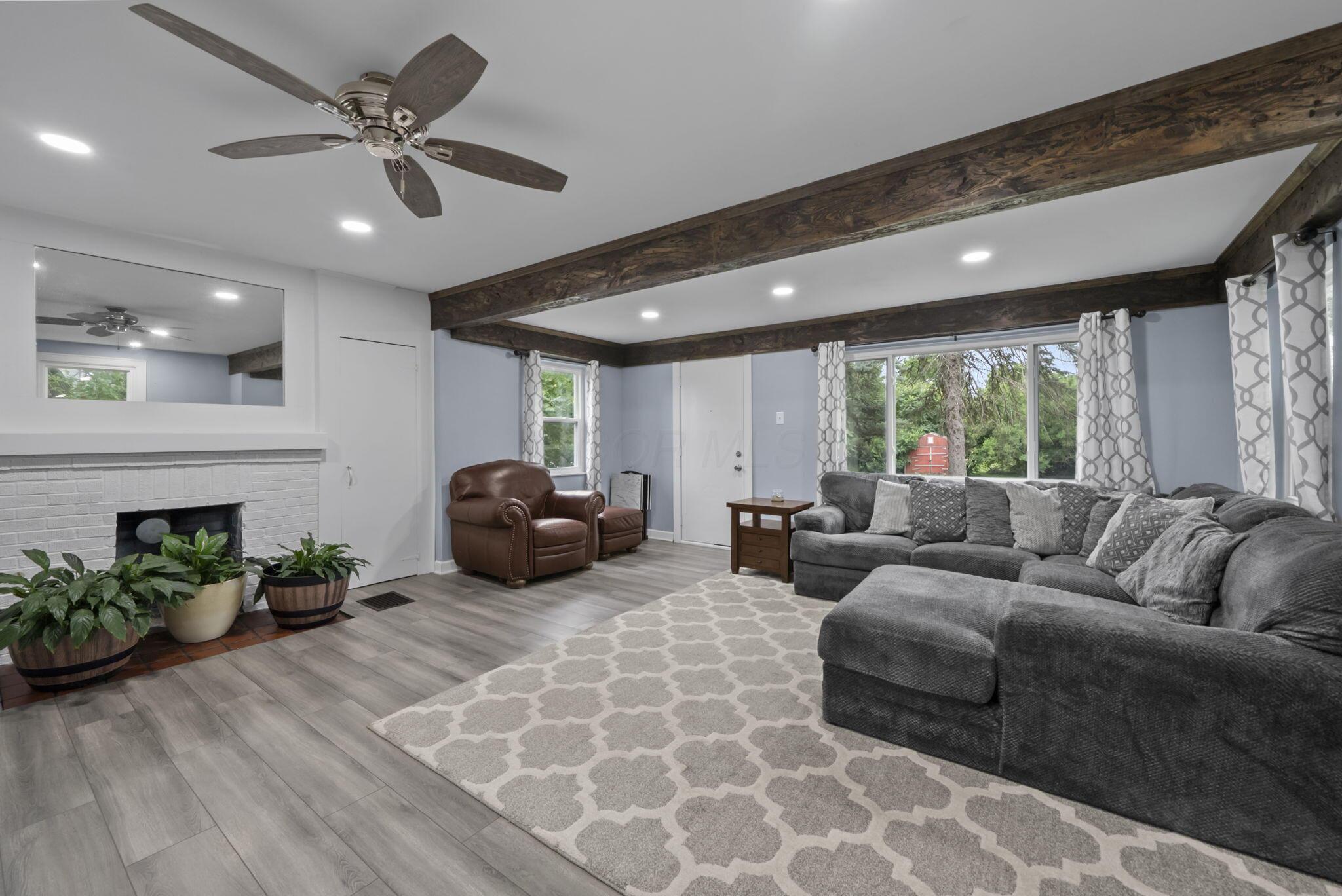 202 Williams Road Columbus, OH 43207 - Photo 6 of 50 Living Room
