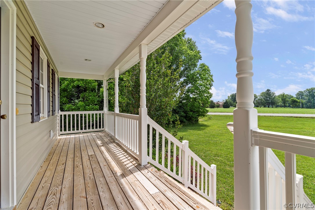 13514 Old Stage Road Hopewell, VA 23860 - Photo 4 of 42 a view of balcony with a yard