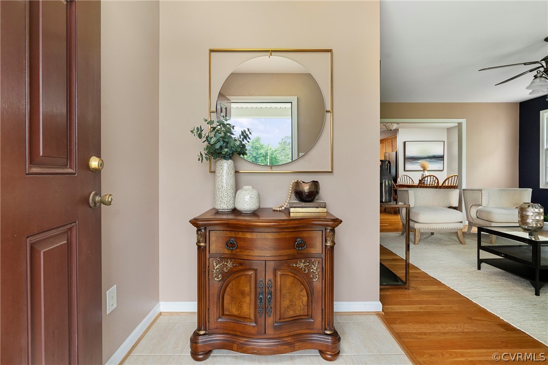 13514 Old Stage Road Hopewell, VA 23860 - Photo 7 of 42 a living room with furniture and a potted plant