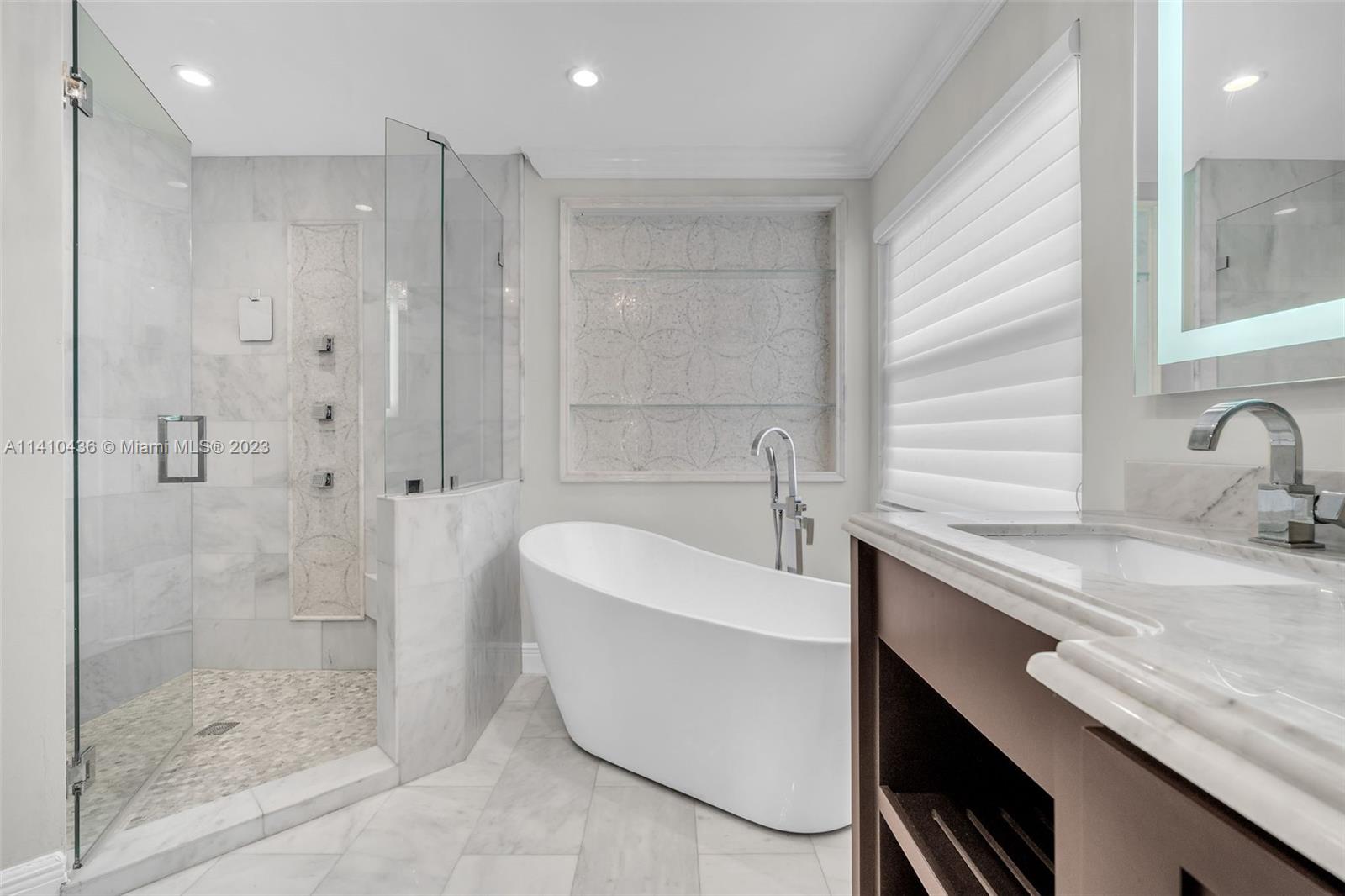 19440 Preserve Drive Boca Raton, FL 33498 - Photo 39 of 69 a bathroom with a bathtub and a sink