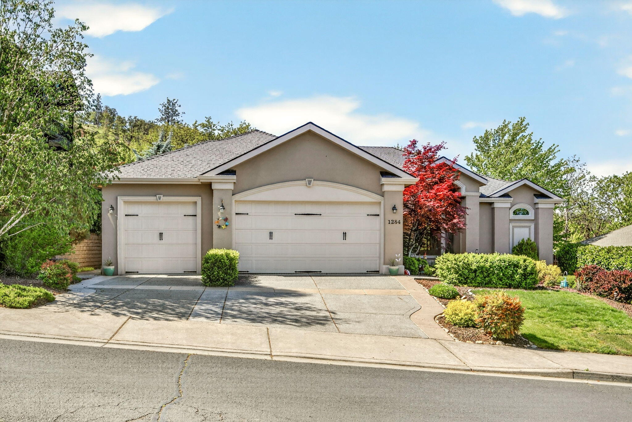 1284 Poppy Ridge Drive Eagle Point, OR 97524 - Photo 2 of 46 APX_0978