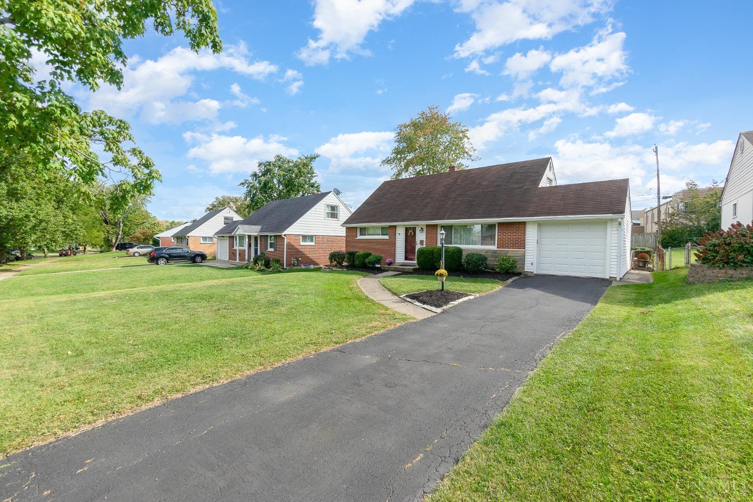 17 Hadley Road Greenhills, OH 45218 - Photo 1 of 36