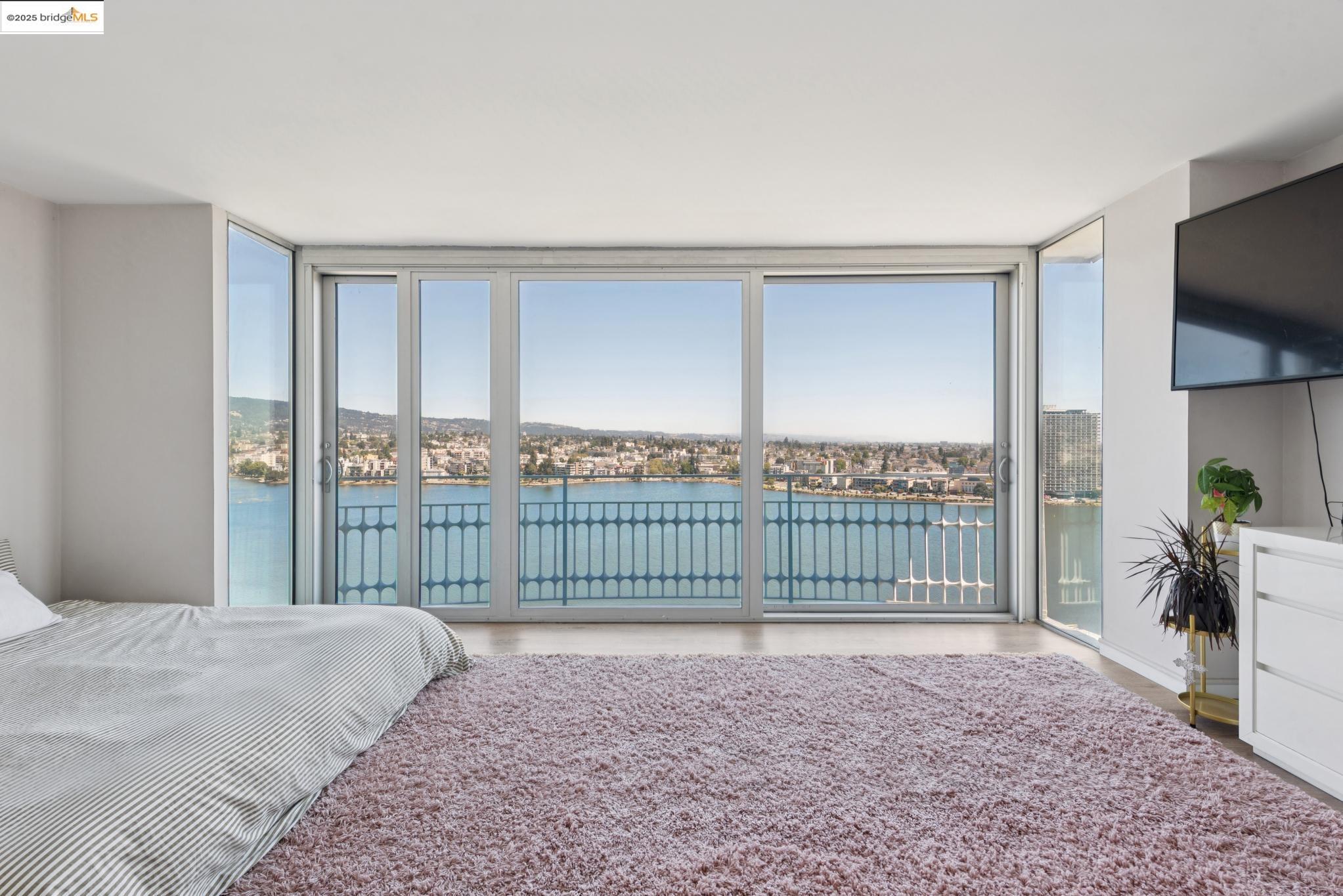 1555 Lakeside Drive, Unit 190 Oakland, CA 94612 - Photo 25 of 45 a view of a bedroom with a balcony